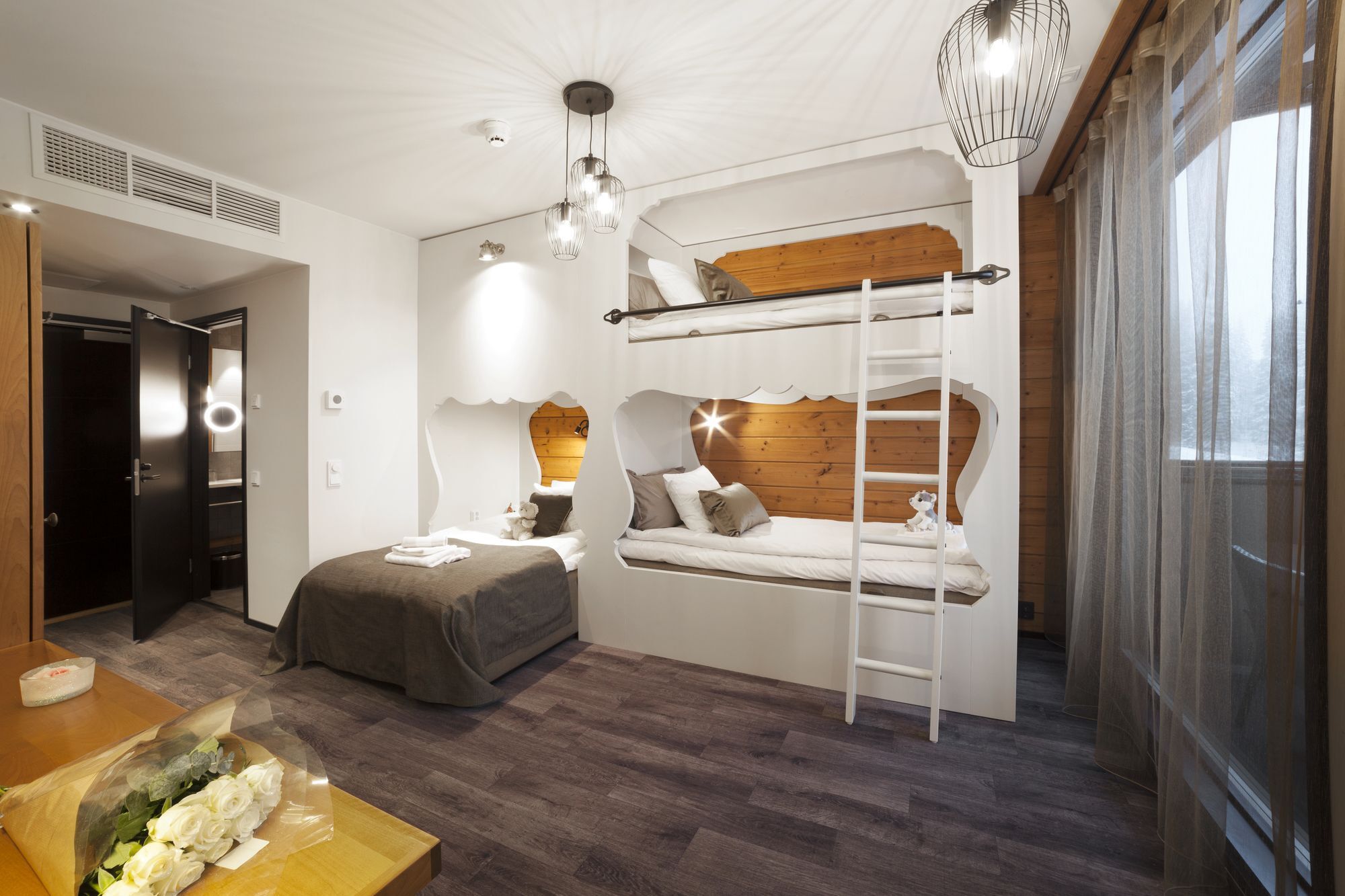 Aateli Hillside 4*
